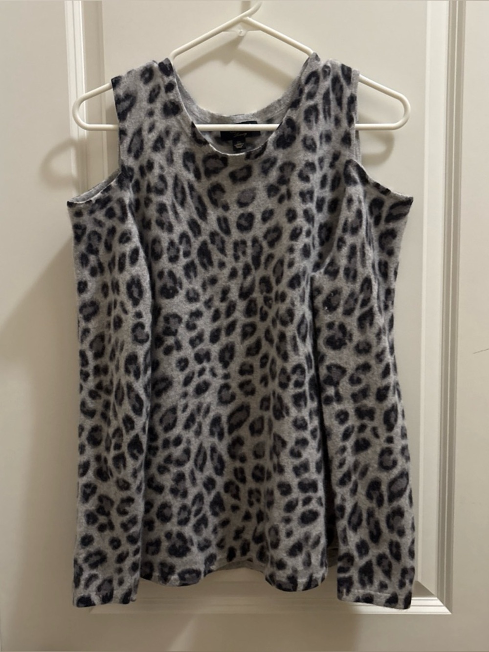Charter Club 100% Cashmere Cold Shoulder Gray Leopard Print Sweater XL Luxury - Picture 2 of 4